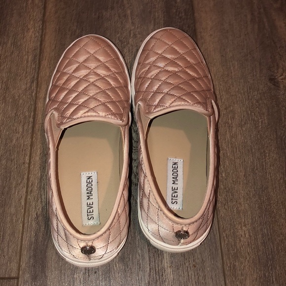 Steve Madden blush pink slip on shoe - Picture 2 of 3